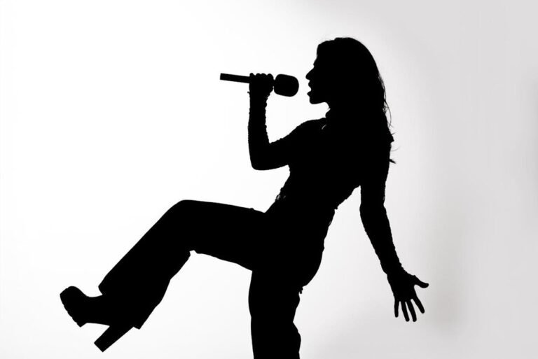 Female artists with over 5 No.1 albums in the US